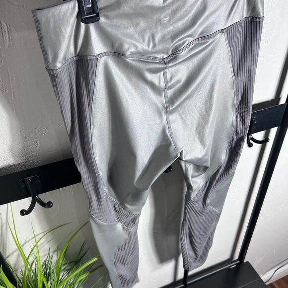 Fabletics Leggings Motion365+ Contour High-Waisted Gunmetal Gray Shine Size XL - Picture 8 of 14